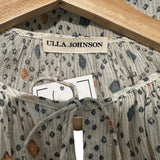 *Ulla Johnson Leya Geometric Print Short Puff Sleeve Tie Split Neck Ruffle Trim Blouse Top, Size XS